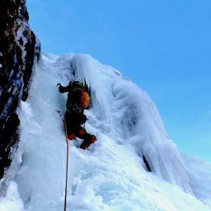 alpinisme-pyrenees-cascade-glace-gavarnie